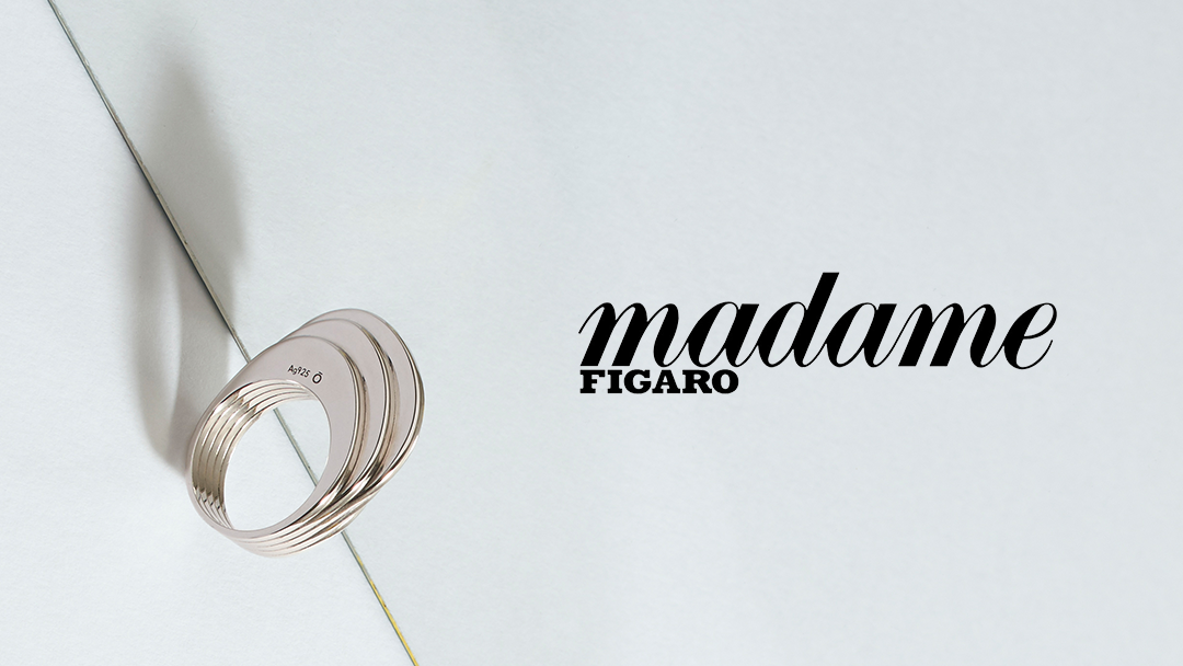 Treize bagues trompe-l’œil pour jouer d'un effet d'accumulation avec une seule bague