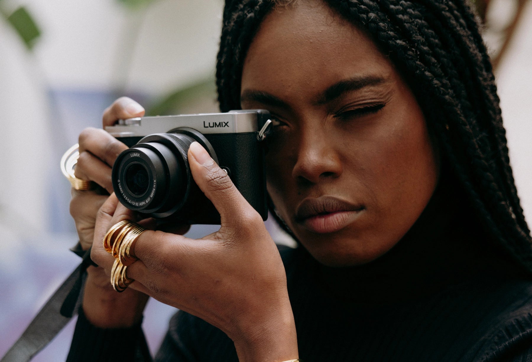 JULIA DAKA : ARCHITECTE, DESIGNER, MANNEQUIN, PHILANTHROPE, CONSULTANT & CURATRICE